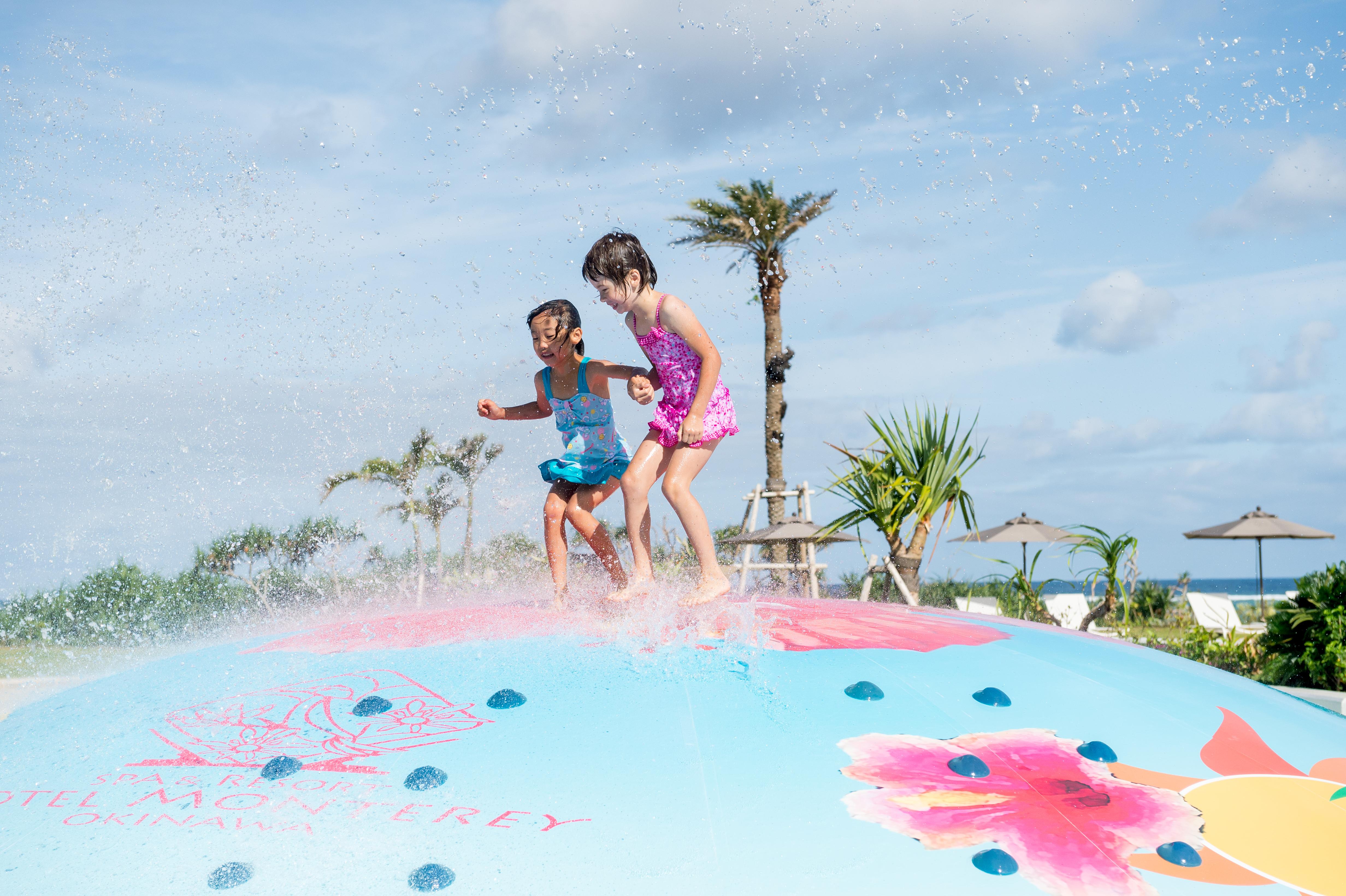 Hotel Monterey Okinawa Spa & Resort Onna Exterior photo Splash Island