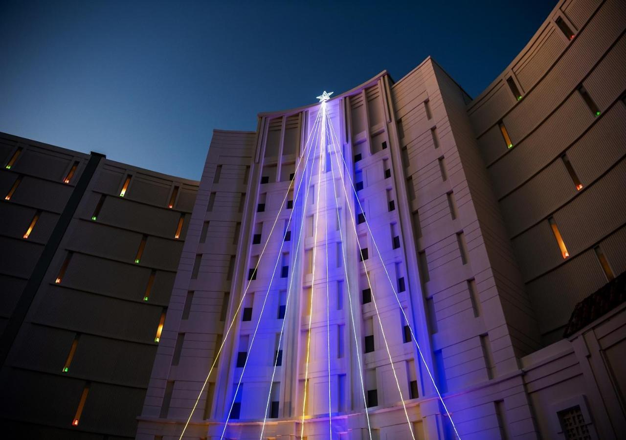 Hotel Monterey Okinawa Spa & Resort Onna Exterior photo The 2012 Christmas tree at the University of Texas MD Anderson Cancer Center