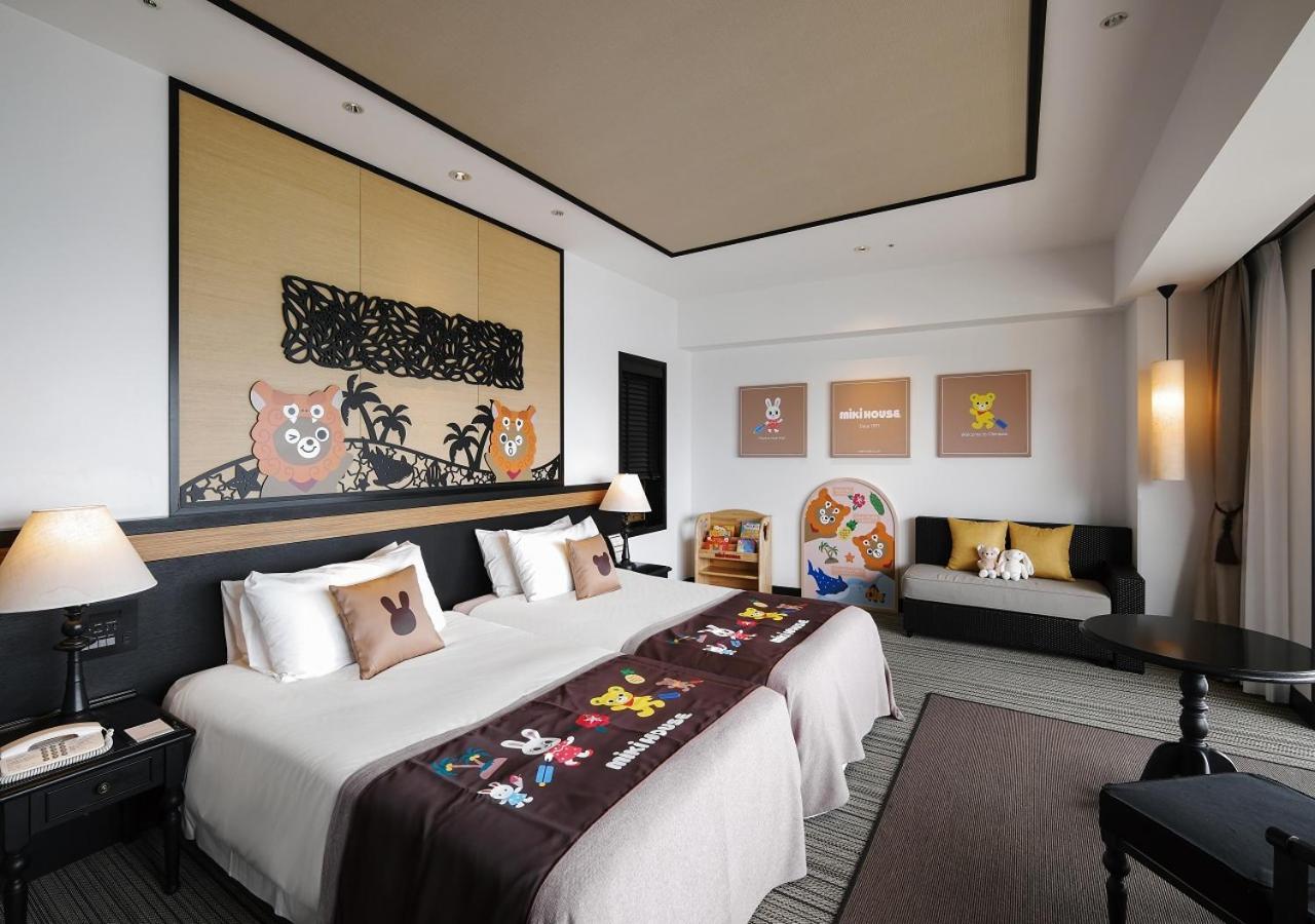 Hotel Monterey Okinawa Spa & Resort Onna Exterior photo Family room
