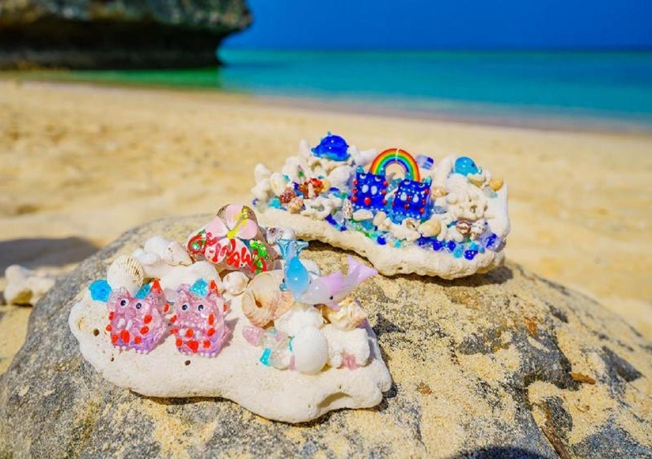 Hotel Monterey Okinawa Spa & Resort Onna Exterior photo A pair of decorated shoes