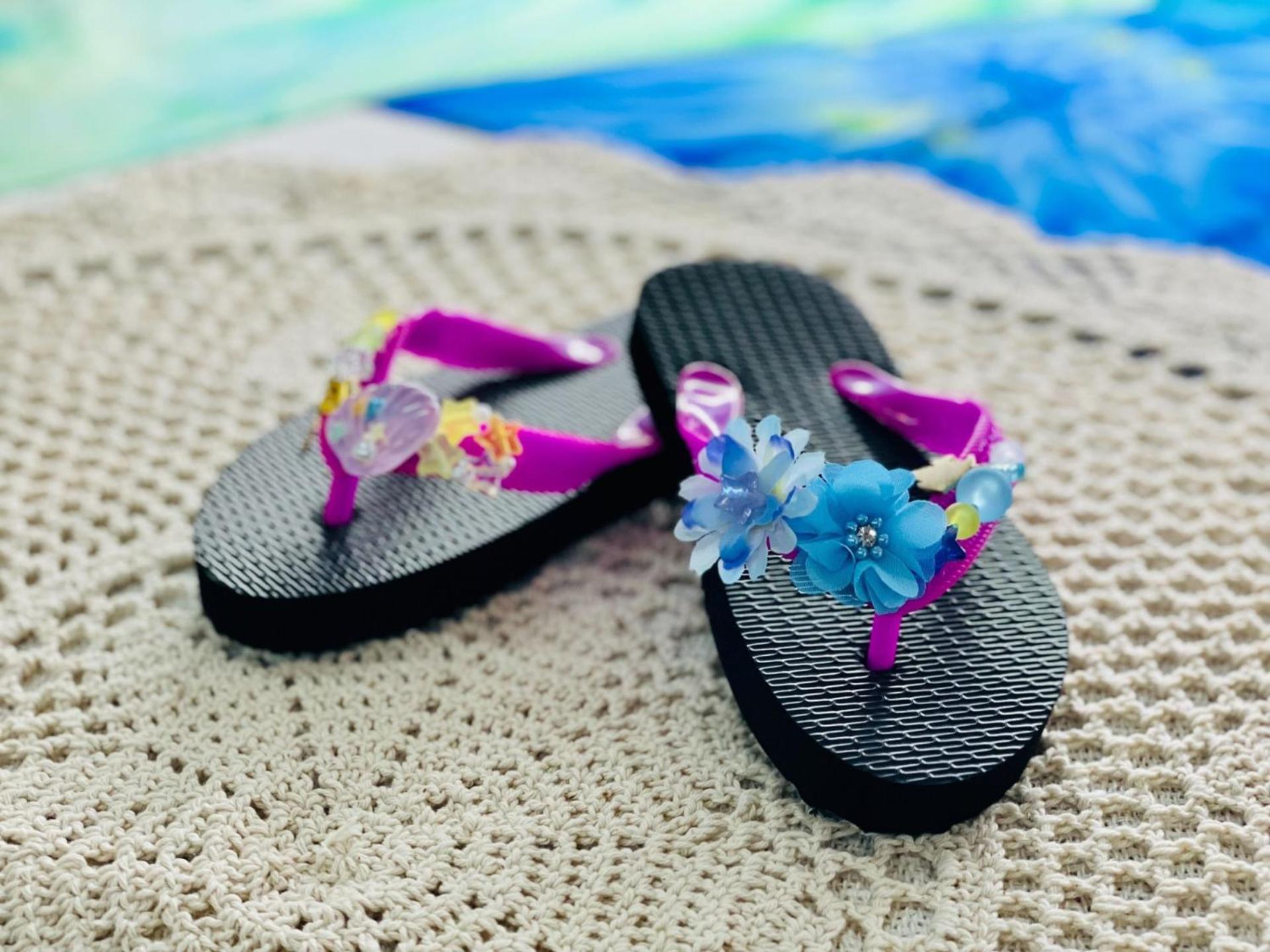 Hotel Monterey Okinawa Spa & Resort Onna Exterior photo Flip-flops