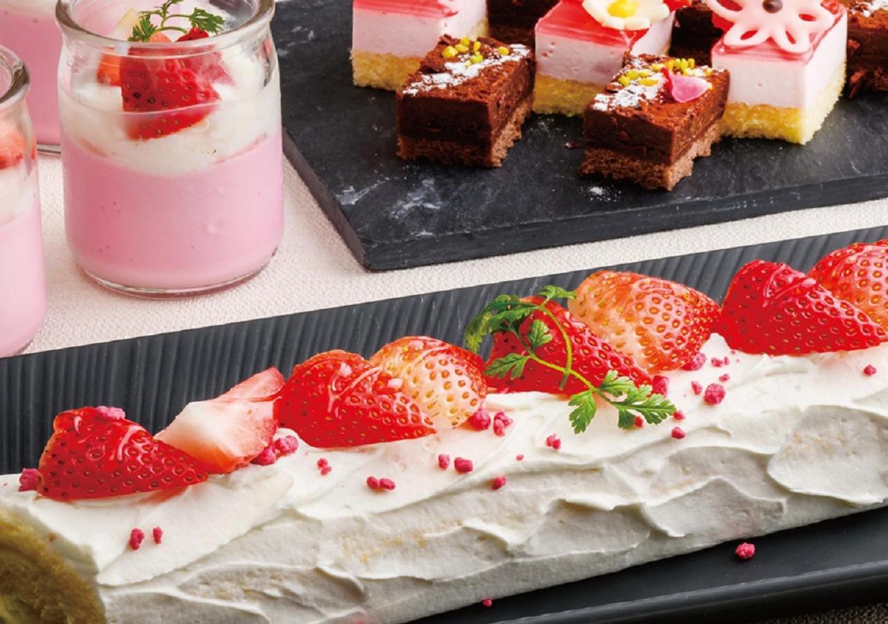 Hotel Monterey Okinawa Spa & Resort Onna Exterior photo A strawberry parfait