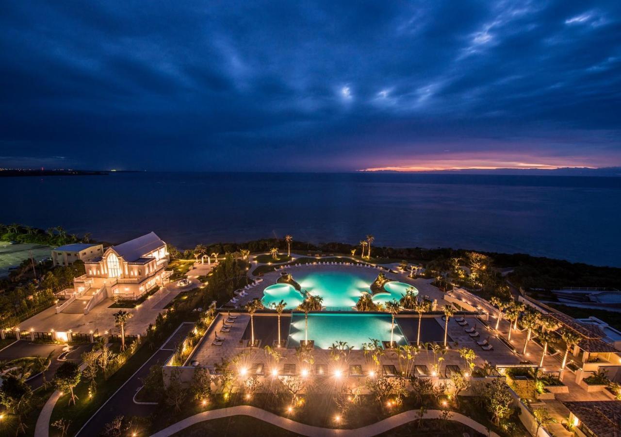 Hotel Monterey Okinawa Spa & Resort Onna Exterior photo The resort at night